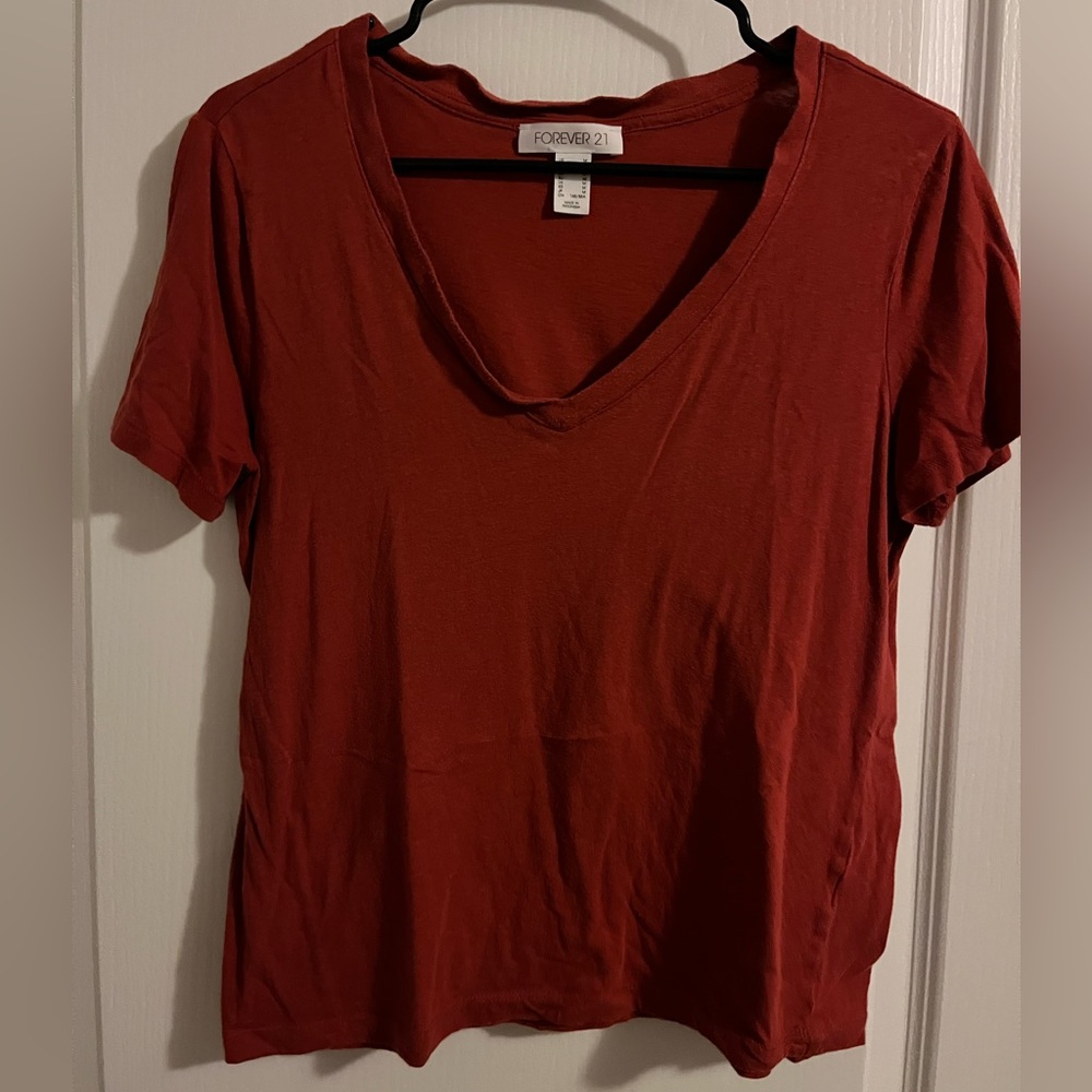 Short Sleeve T-shirts. Rust & olive green. Size M/S. Forever 21 & H&M